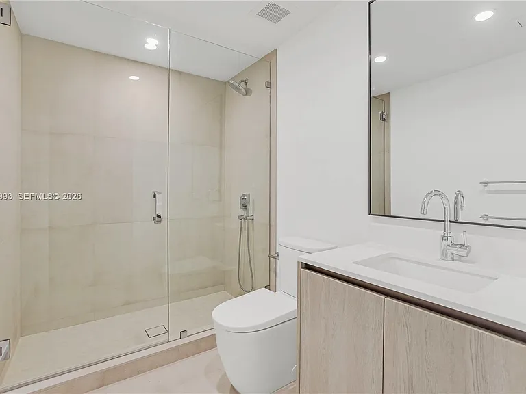 9221 E Bay Harbor Dr #512 — Photo 16