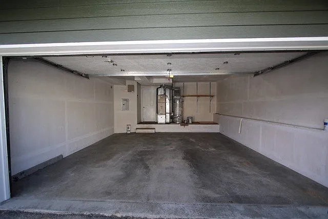 8926 Meadow Park Cir — Photo 19