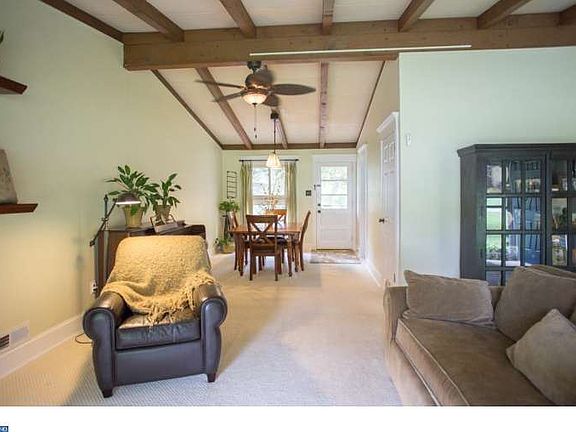 5th image of 8 Queen Anne Ln