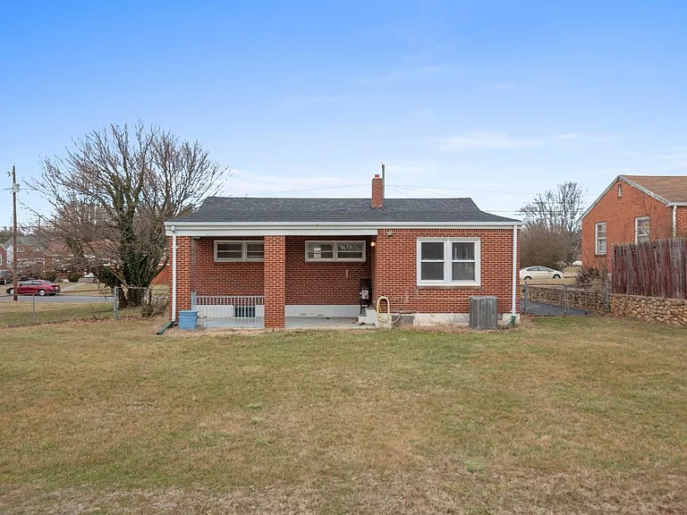 3113 Oaklawn Ave NW — Photo 6