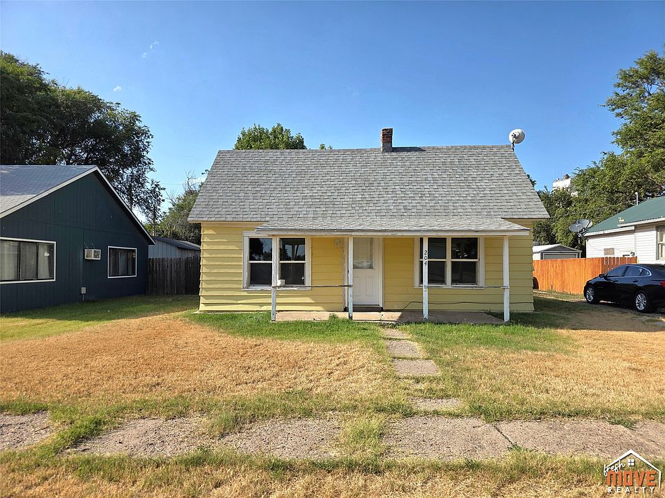 1st image of 204 W Carson Ave