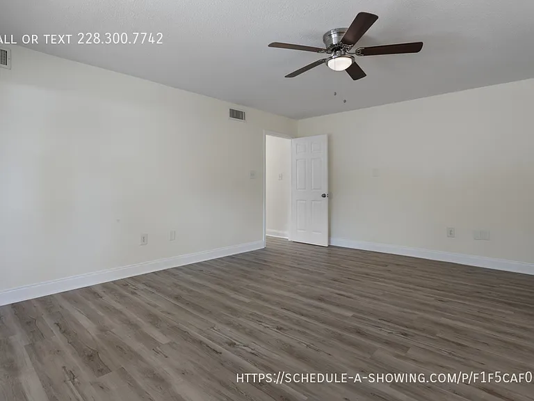 122 Carroll Ave — Photo 17