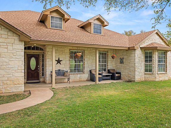 3rd image of 344 Patricia Rd