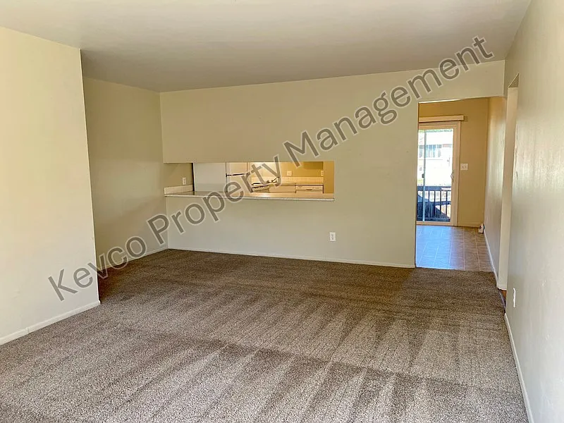 4 bed, $2,100 — Photo 3