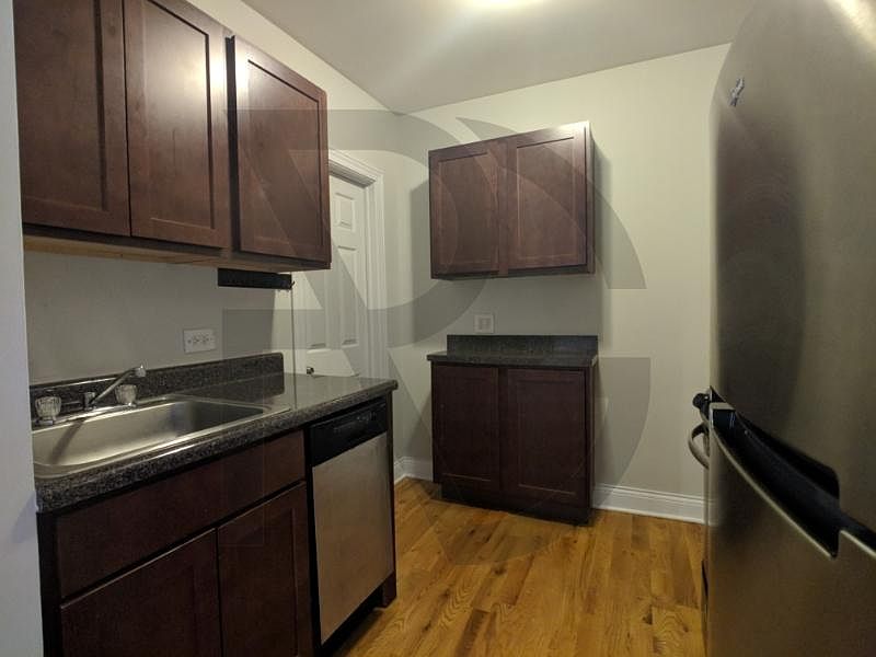 1st image of 817 W Cornelia Ave #207