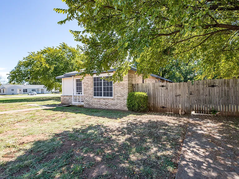 2941 Gossett Dr #B — Photo 6