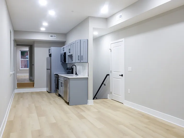 1201 Lindley Ave — Photo 3