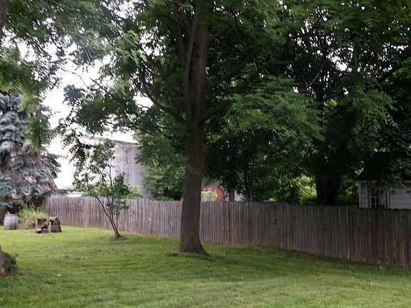 4th image of 2422 Talbot St