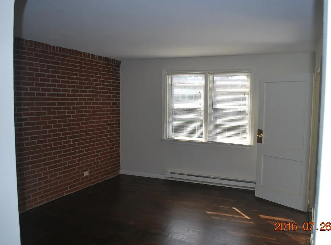 1 bed, 700 sqft, $1,100 — Photo 1