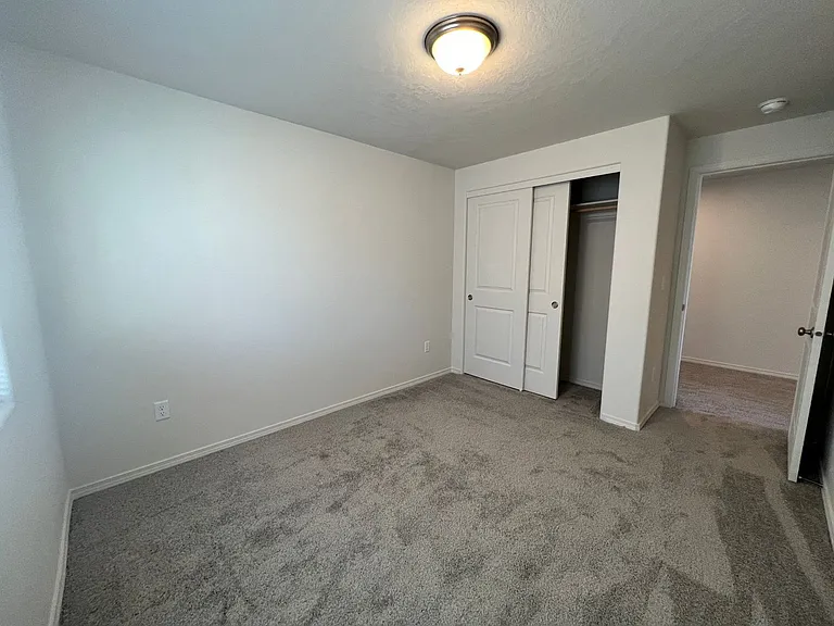 1023 W Aspen Rd — Photo 7