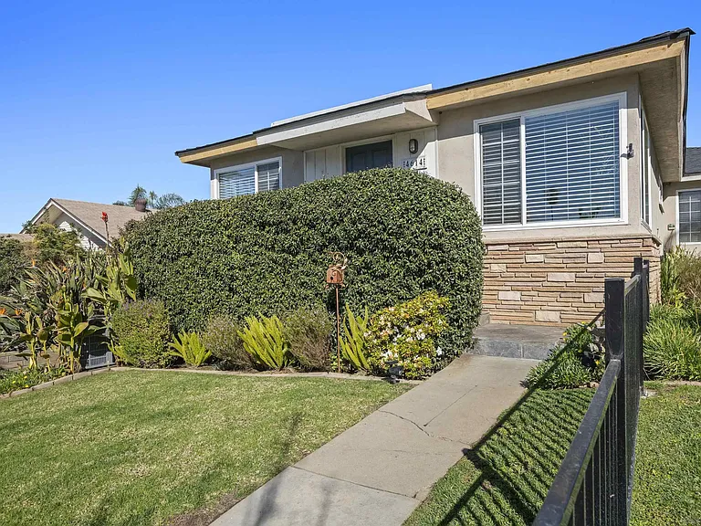 4614 Saratoga Ave — Photo 8