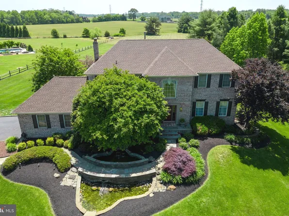 8 Norway Dr, Lumberton, NJ 08048