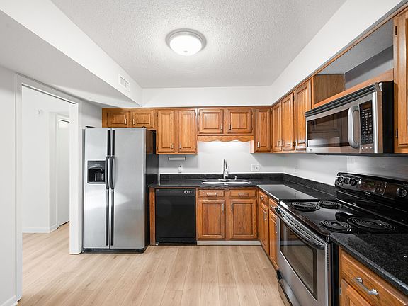 4th image of 519 Belle Pointe Ct