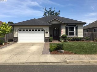 1033 Seagate Ave, Coos Bay, OR 97420