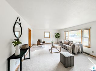 300 S 7th Ave, Brandon, SD 57005