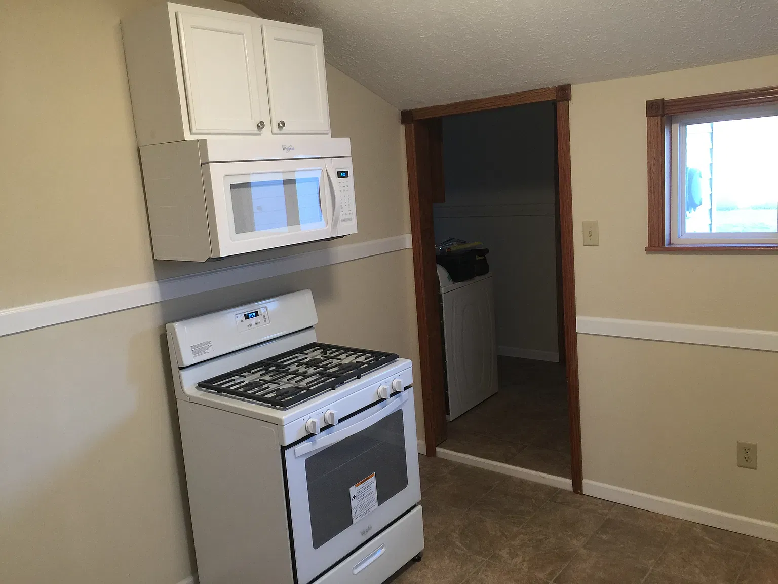 2 bed, 956 sqft, $975 — Photo 2