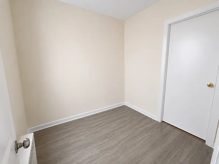 60-91 Putnam Ave #2D — Photo 4