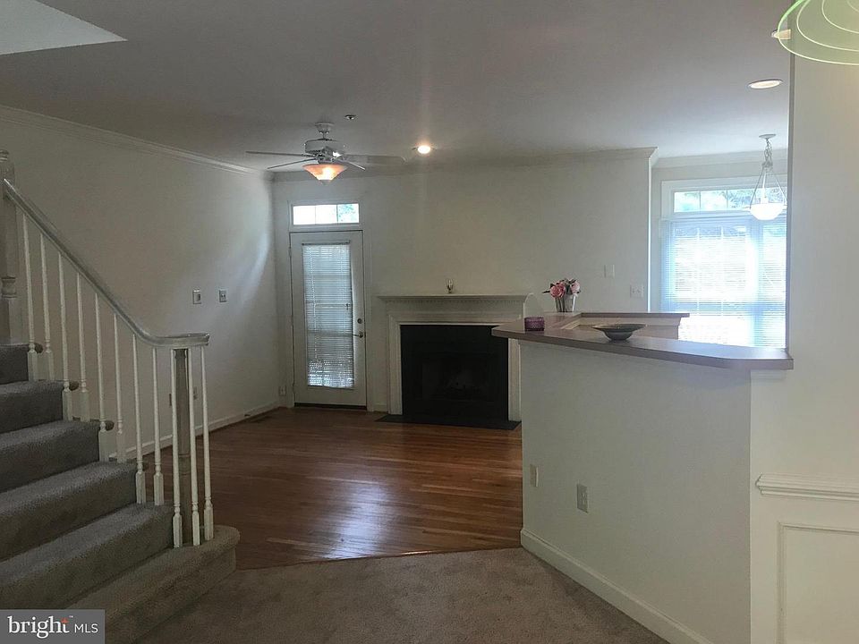 2nd image of 19 Crofton Hill Ct