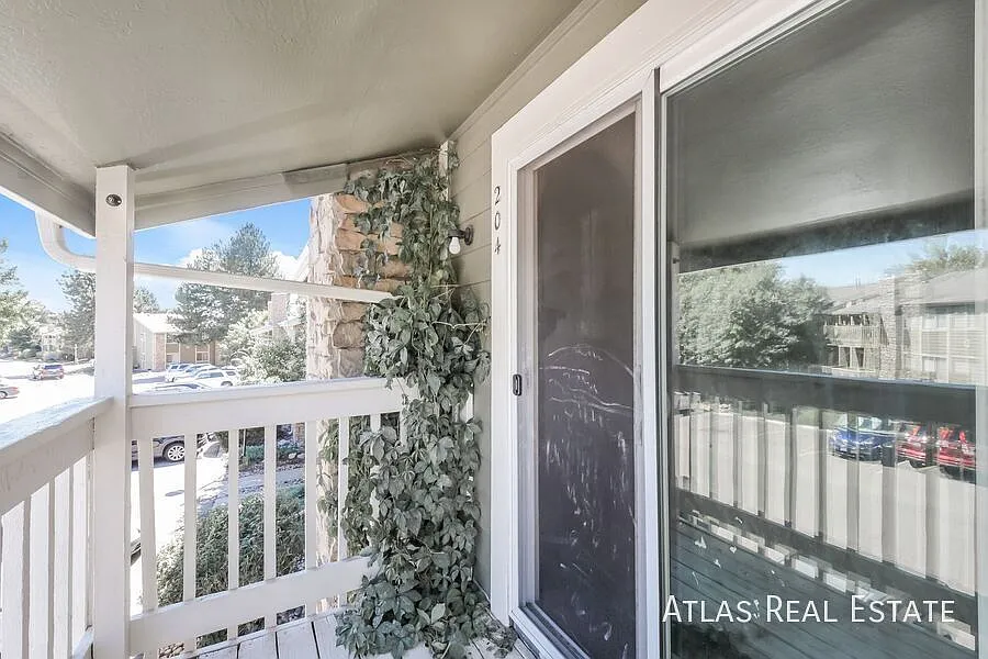 Centrally Located 2 Bedroom 2 Bathroom Condo Close to DTC! — Photo 3