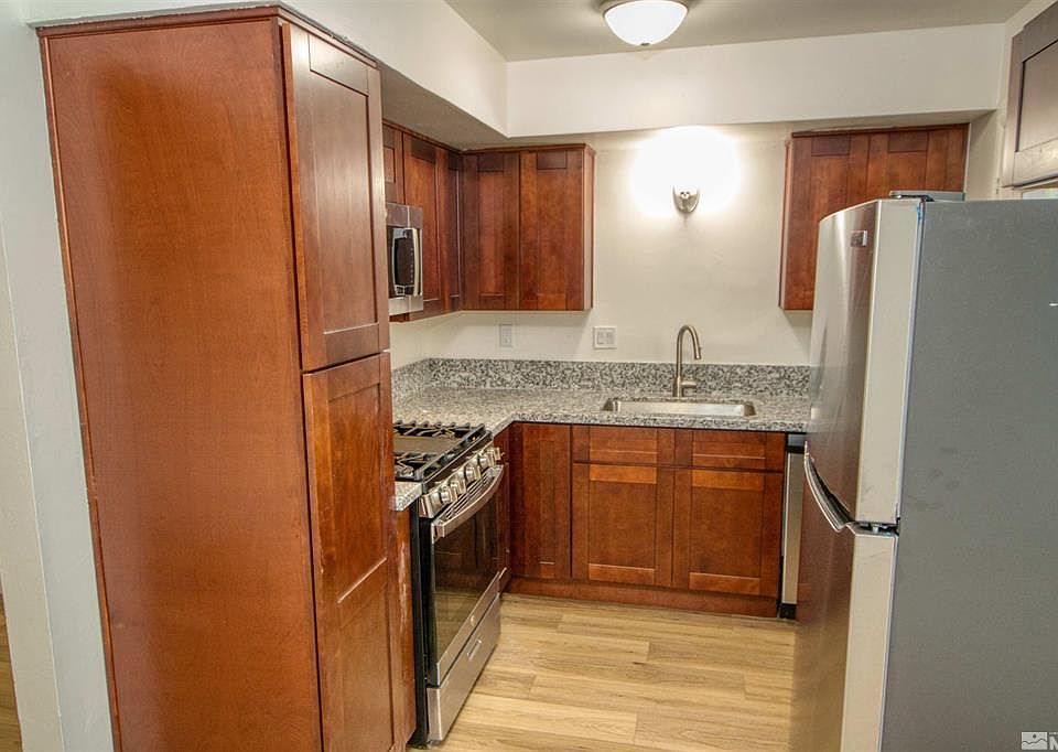 1st image of 521 C St APT 4
