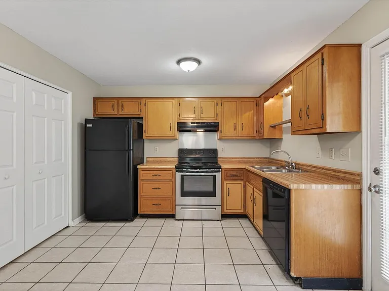 921 Kingsbury Dr #C — Photo 14