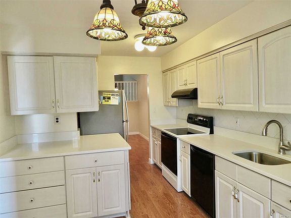 3rd image of 36 Santa Barbara Dr Unit 36
