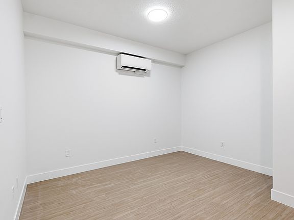 4th image of 2085 N Main St #409