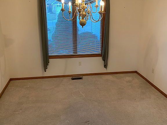 4th image of 220 White Bridge Ct