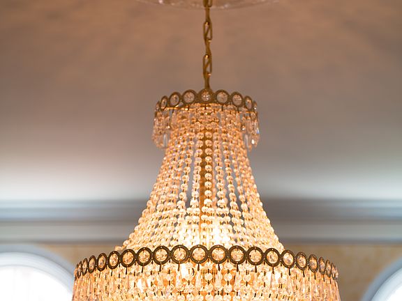 Chandelier 1