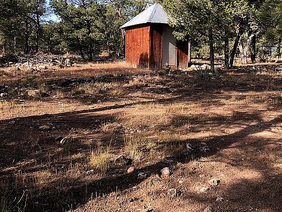Pump house for well
