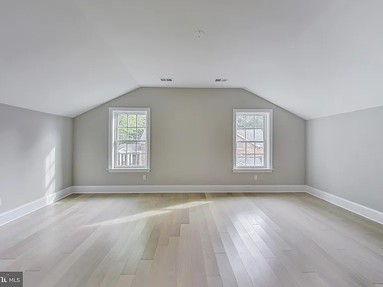3104 Sleepy Hollow Rd — Photo 30