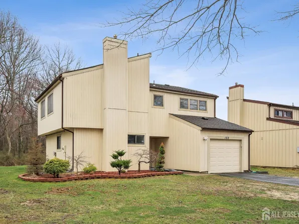 153 Dawn Ct, Old Bridge, NJ 08857
