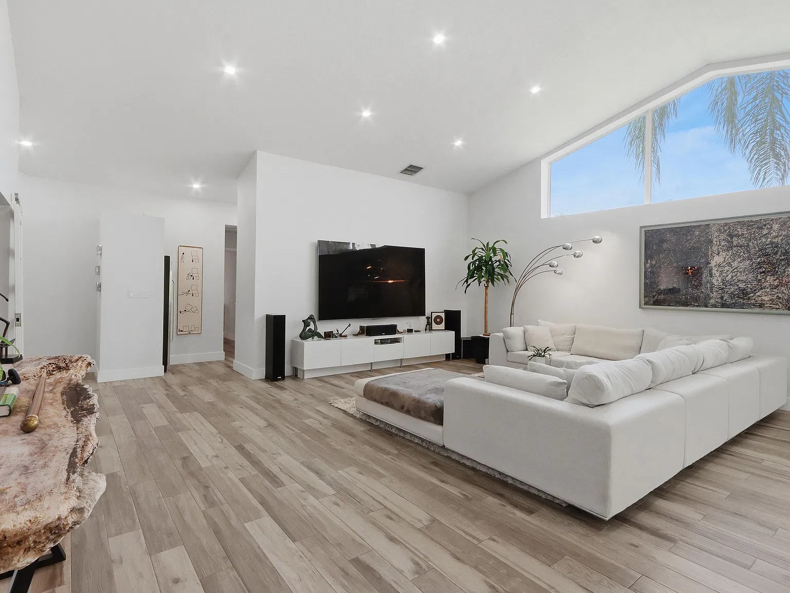 2 bed, 2.0 bath, 1855 sqft, $11,500 — Photo 4