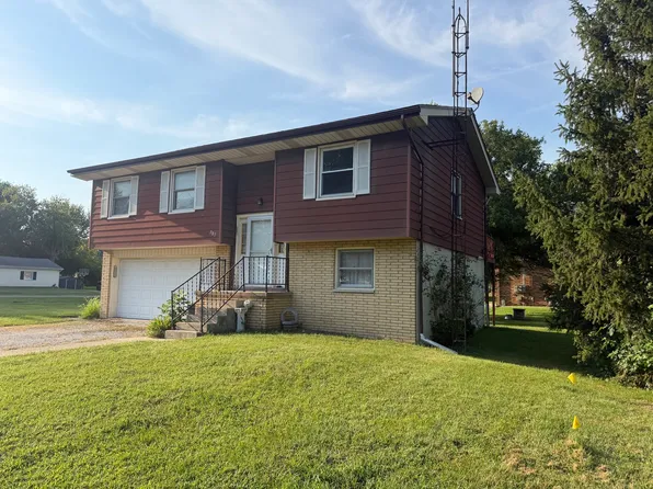 287 W Clay St, El Paso, IL 61738