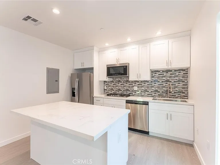 6845 N Haskell Ave #1 — Photo 20