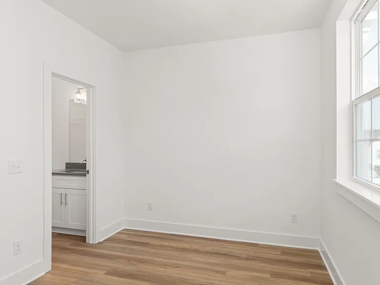 700 N Dupont Ave #204 — Photo 7