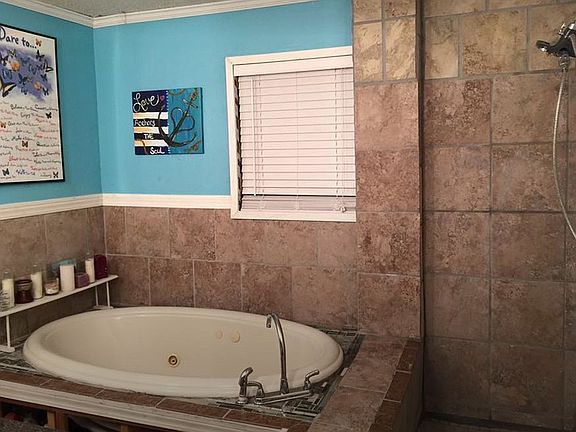Jetted tub/shower-upstairs