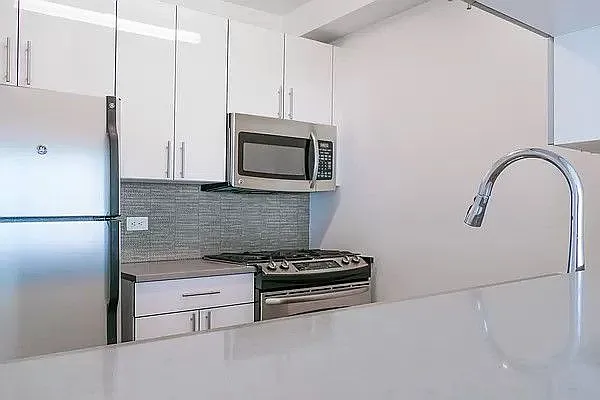 150 E 44th St #37F — Photo 6