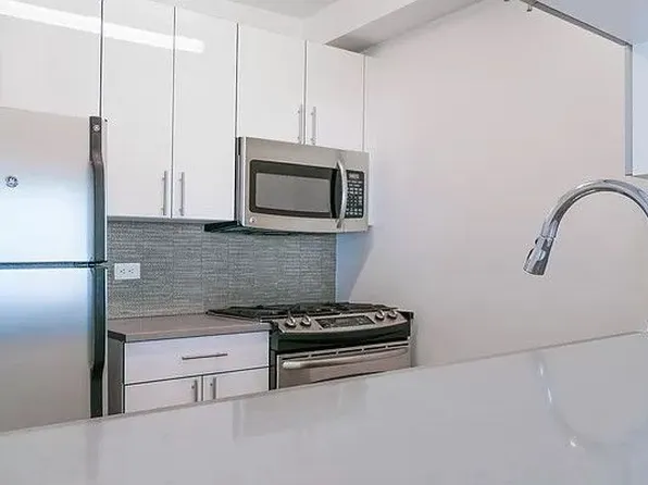 150 East 44th Street image 5 of 20