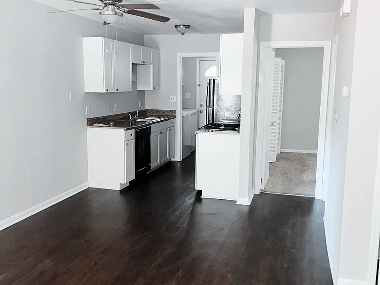 Town Square Apartments — Photo 7