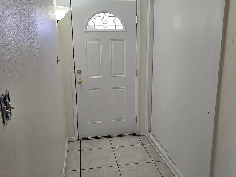 471 E Nugent St — Photo 7