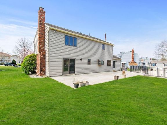 5th image of 341 Teaberry Ct