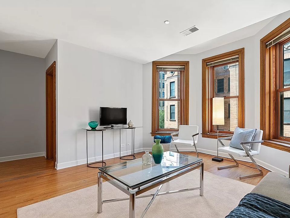 1st image of 550 W Surf St APT 311