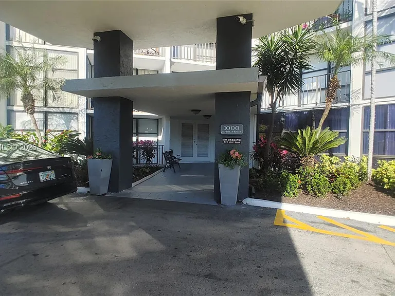 1000 Parkview Dr #125 — Photo 31