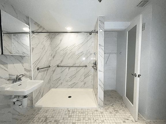 5th image of 726-28 Market St #906