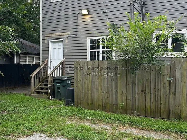 631 W Poplar St #B — Photo 6