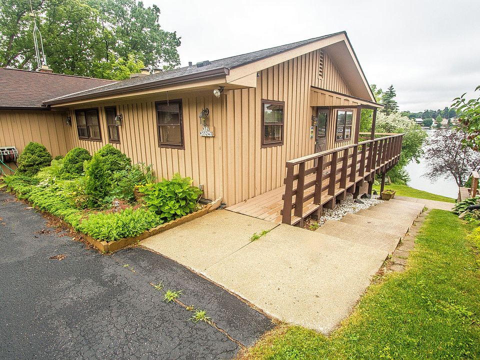 Street side N52W35247 Lake Dr