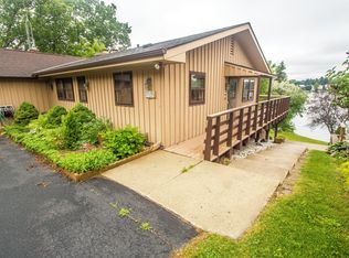 N52W35247 W Lake Dr, Oconomowoc, WI 53066