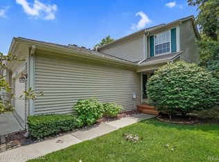 3159 Megan Dr, Waterford, MI 48328