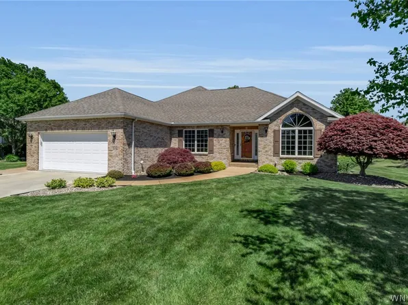 6182 Ranch View Dr N, East Amherst, NY 14051
